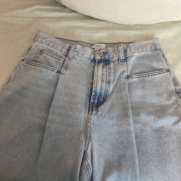 NWOT Light Wash High-Waisted Forever 21 Jeans - Picture 7 of 14